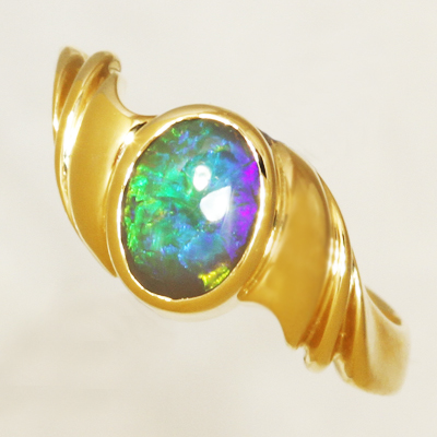 18k Yellow Gold Ring with a BLACK OPAL Rare perfect Chinese Writing pattern, copper orange to green
